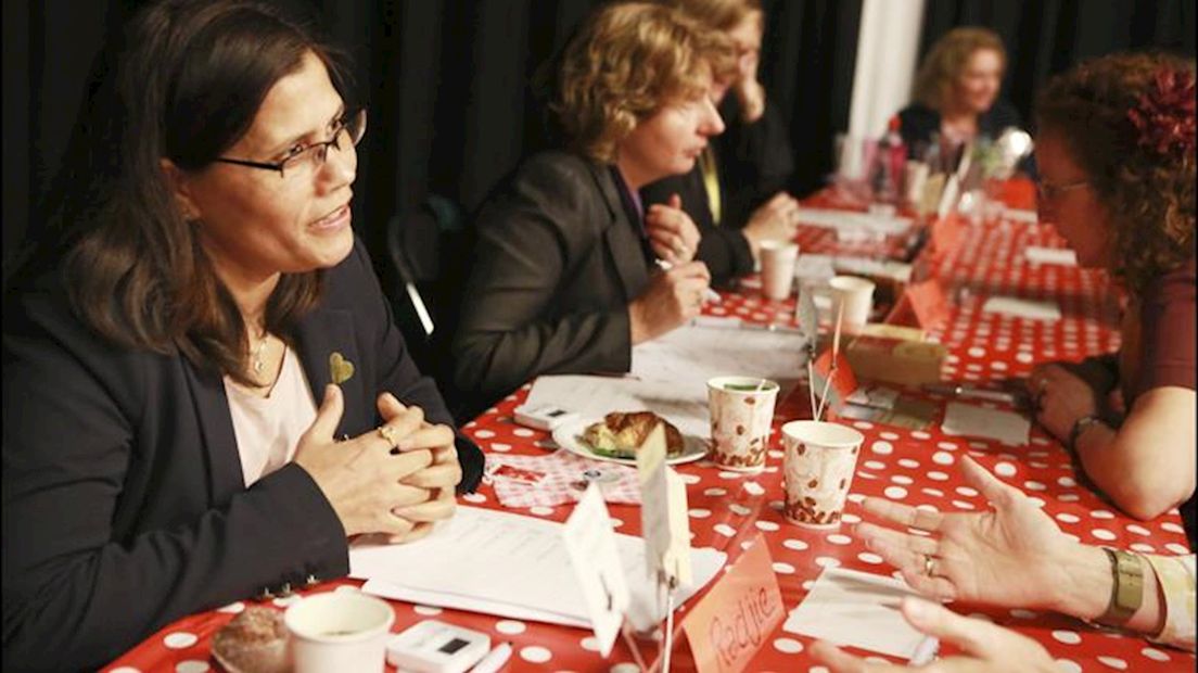 Bijeenkomst 'Tafel van één' in Enschede