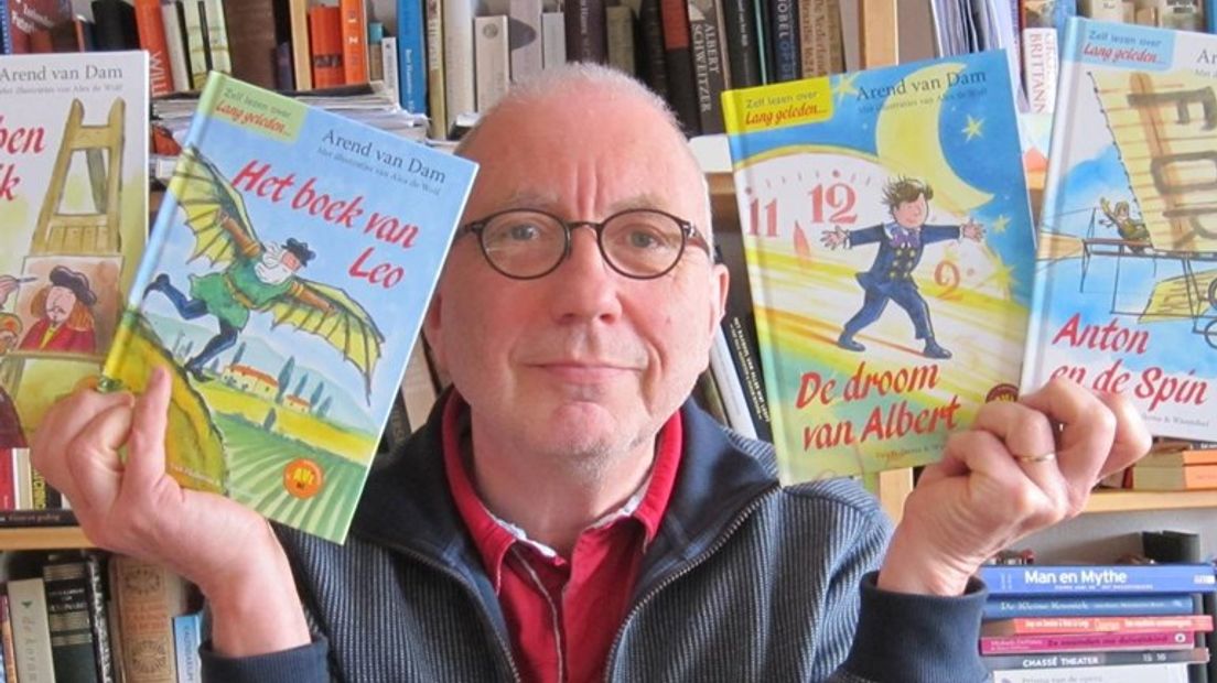 Maassluizer Arend van Dam schrijft geschenk