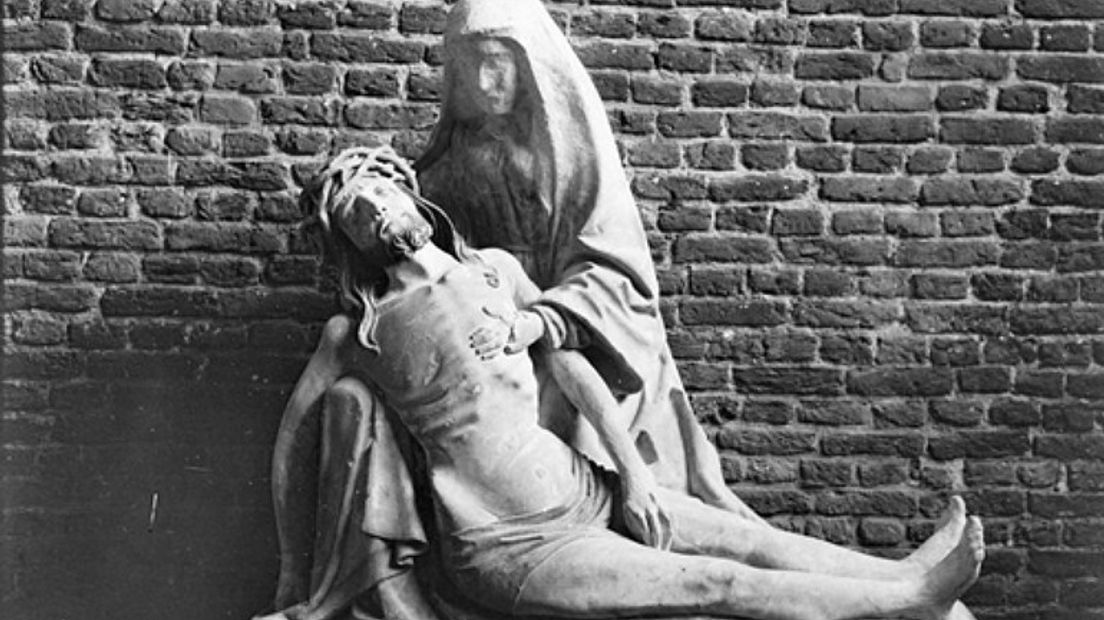 Beelden Christus op Koude Steen weer terug in Neede - Omroep Gelderland