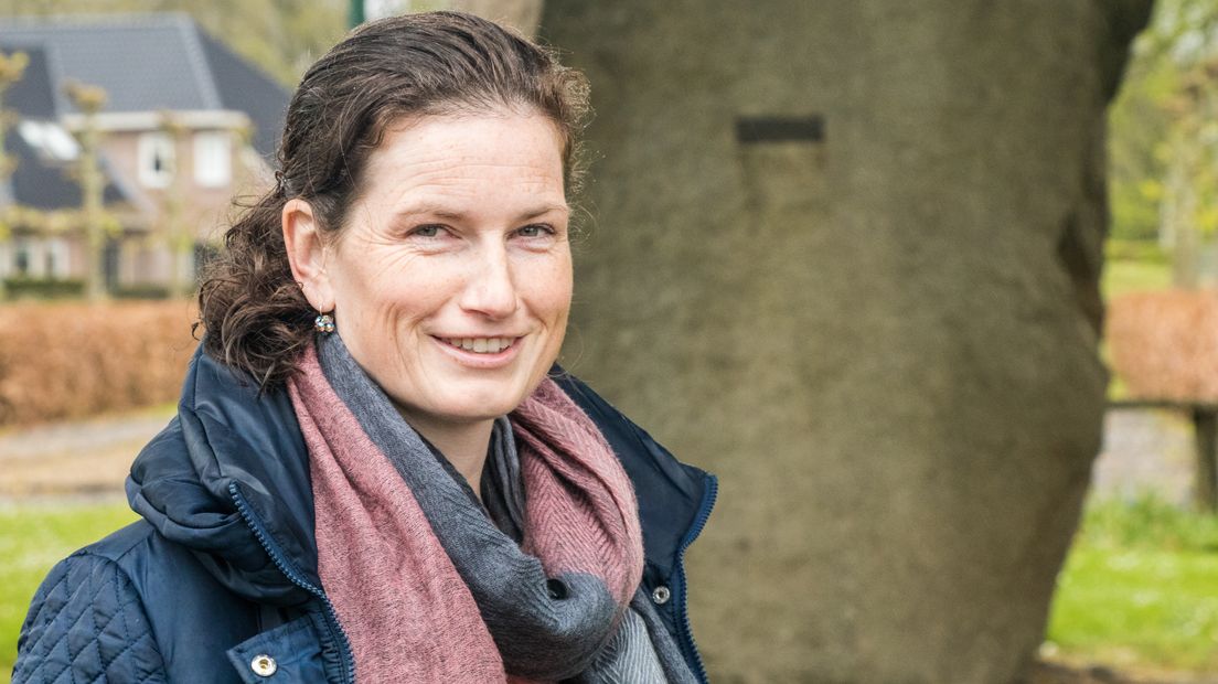 Agnes Lensing uit Gasselternijveen vertelt over het boerenleven in drie theaters. (Rechten: archief RTV Drenthe)