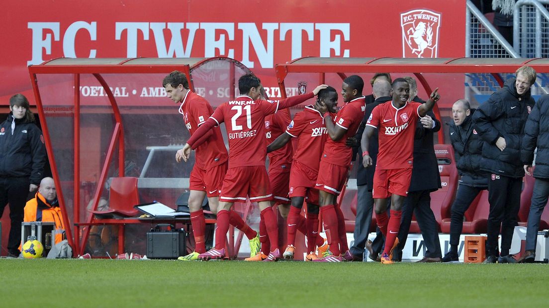 FC Twente juicht na het doelpunt van Eghan