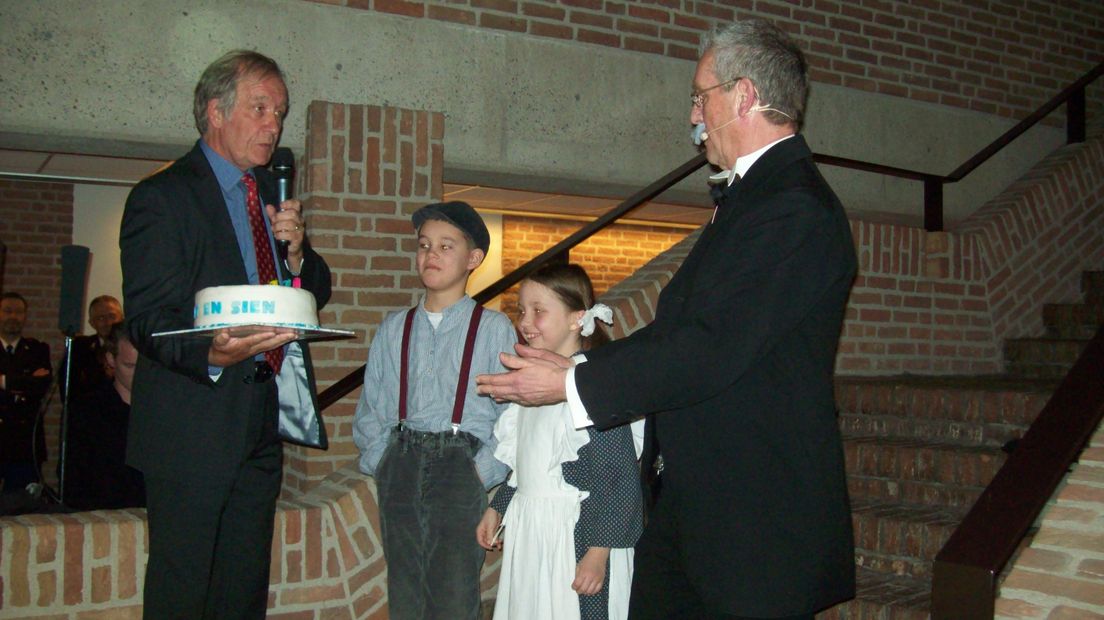 Roden viert jaar lang 110e verjaardag Ot en Sien - RTV Drenthe