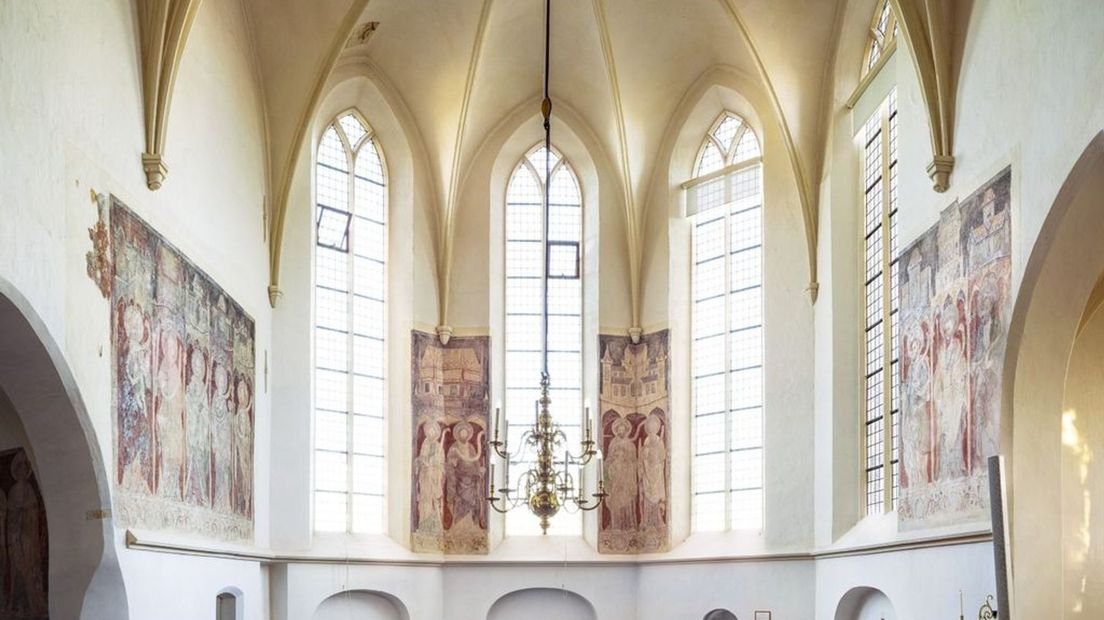 Interieur van de Remigiuskerk in Hengelo