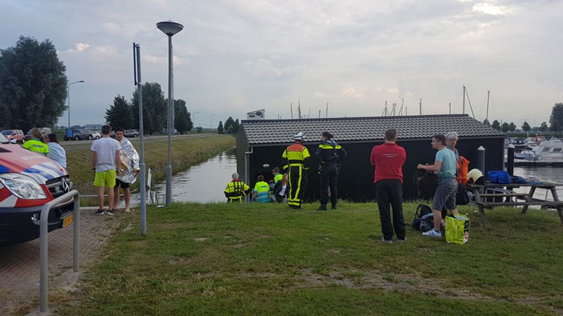 Brand op boot in Biesbosch door barbecue Rijnmond