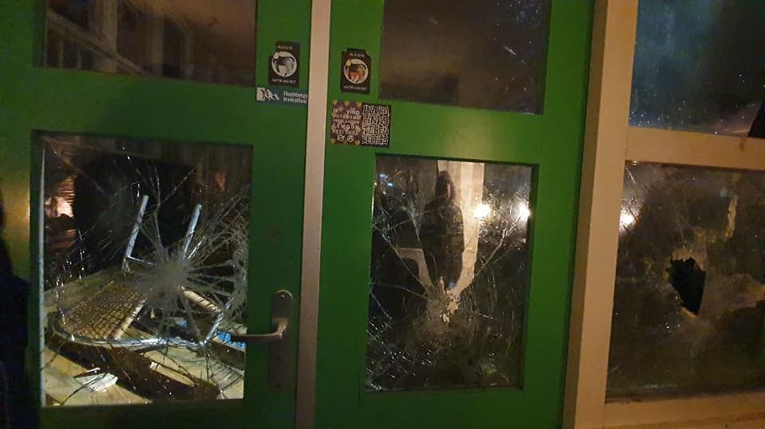 Ruiten ingegooid bij bijeenkomst Kick Out Zwarte Piet
