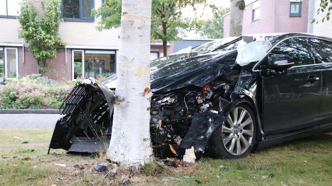 Automobilist richt ravage aan in Zwolle