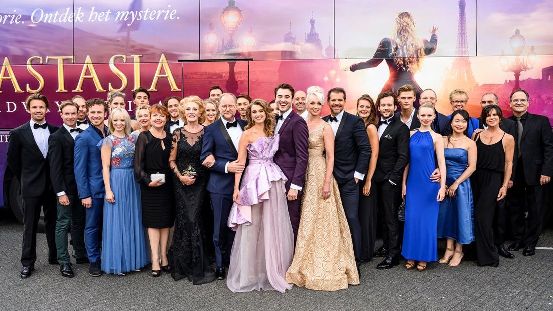 Cast Anastasia 