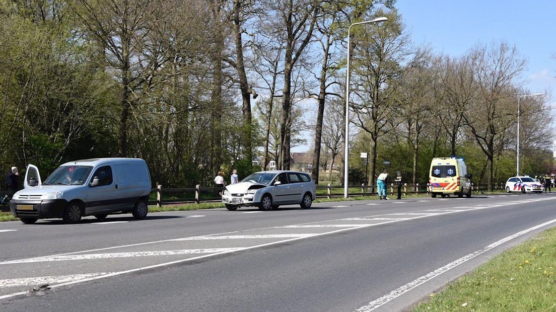 Gewonde bij botsing tussen twee auto's in Almelo