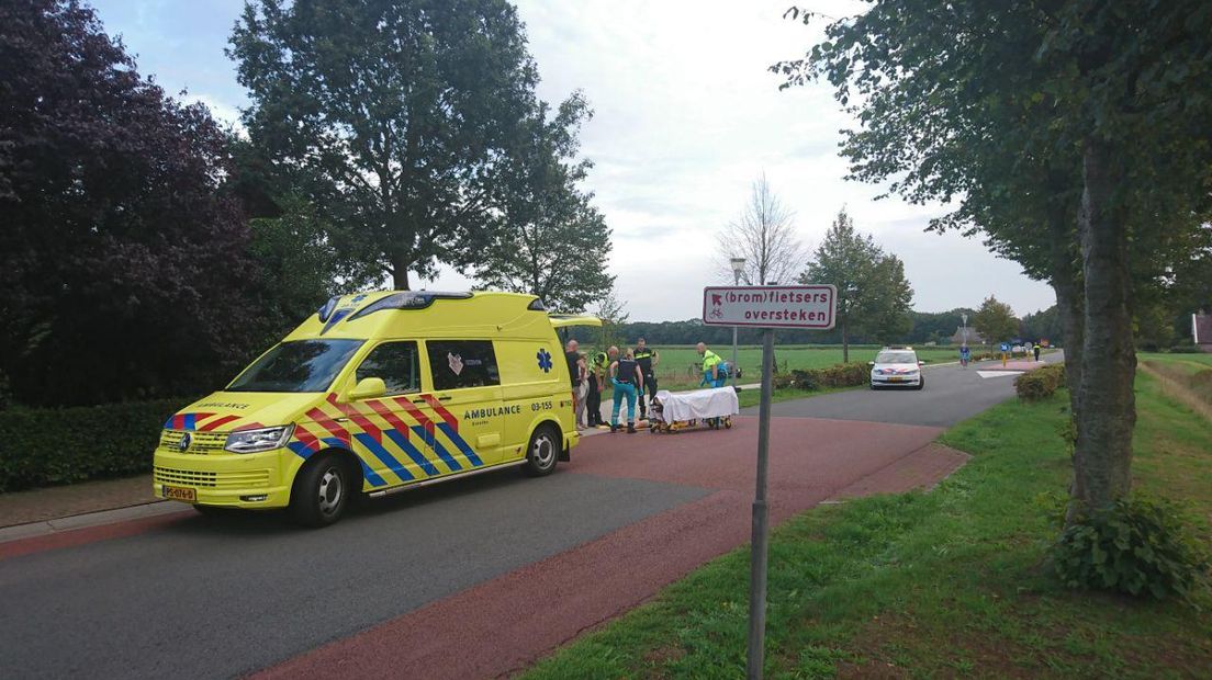 De aanrijding gebeurde op de Hoofdweg in Langelo (Rechten: Van Oost Media)
