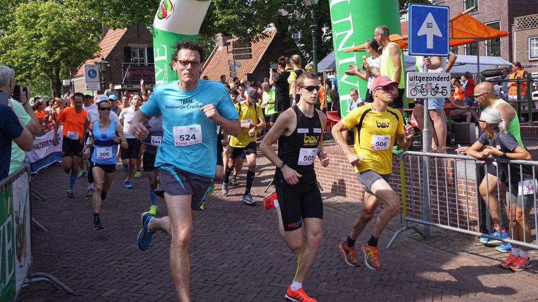 De hardlopers begonnen vanochtend nog vol goede moed.