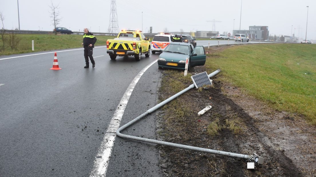 De auto staat met de neus de verkeerde kant op