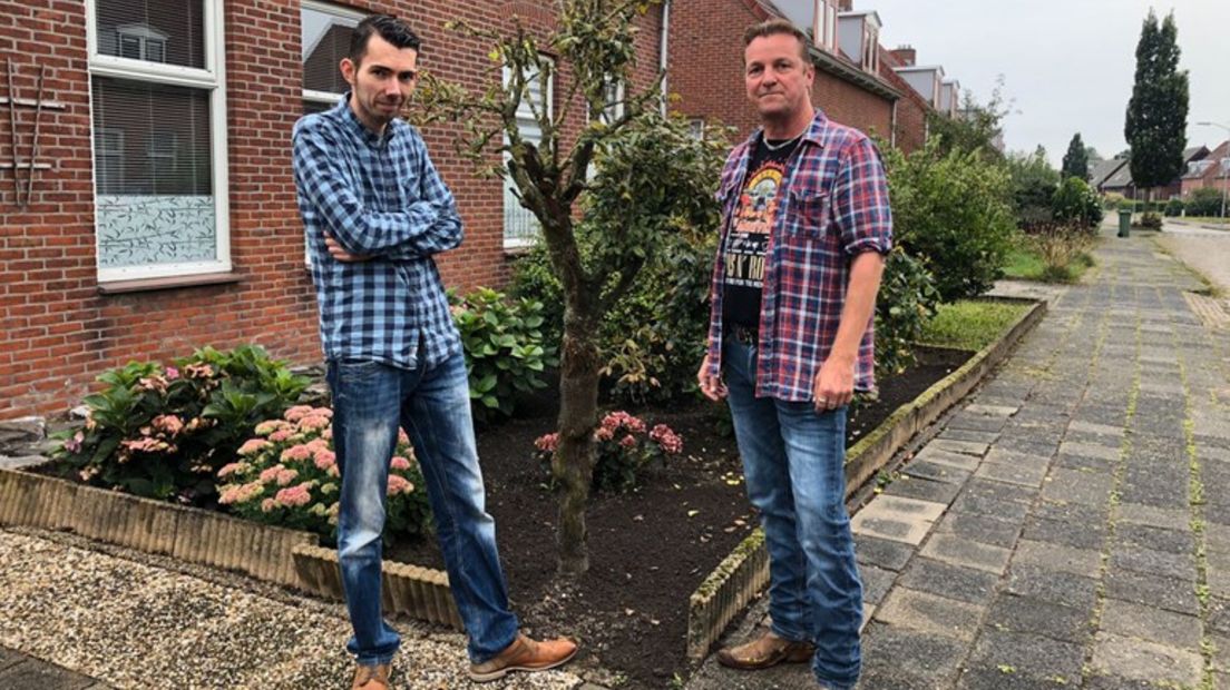 Jurgen Romeling (links) en zijn buurman Marcel Dijkema