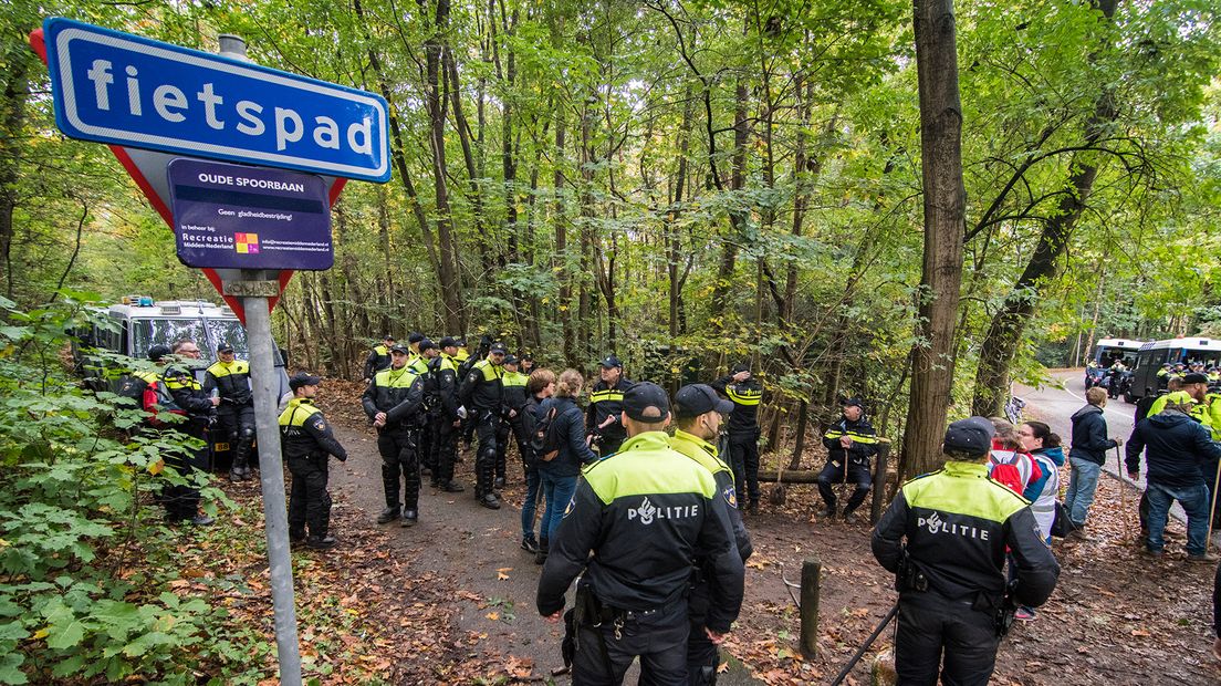 De politie zoekt in een nieuw gebied tussen de Amersfoortseweg, Duinweg en Dennenweg.