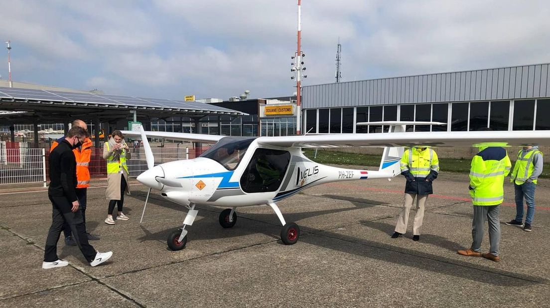 Het eerste elektrische vliegtuig dat op Groningen Airport Eelde landde