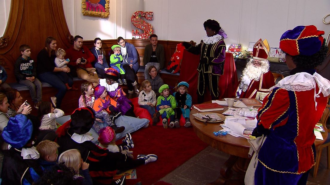 1000 kindjes bezoeken Sinterklaas in zijn huis in Zierikzee (video)