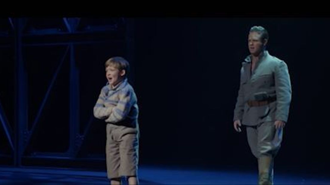 Het beroemde straatschoffie Ciske de Rat is weer te zien in de Nederlandse theaters. Voor de musical kruipt Danny de Munk voor de laatste keer in de rol van Ciske.