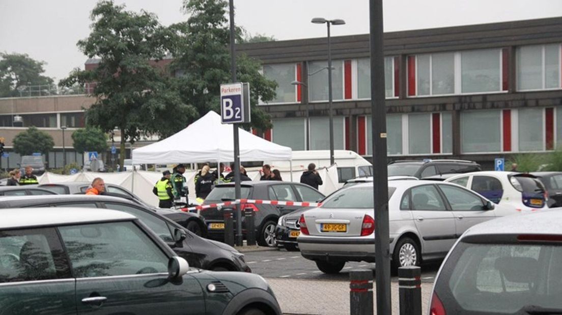 Het lichaam van Sandra werd achterin de auto gevonden bij het ziekenhuis in Almelo
