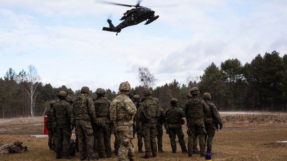 Amerikaanse militairen hebben zich langs de Poolse grens opgesteld