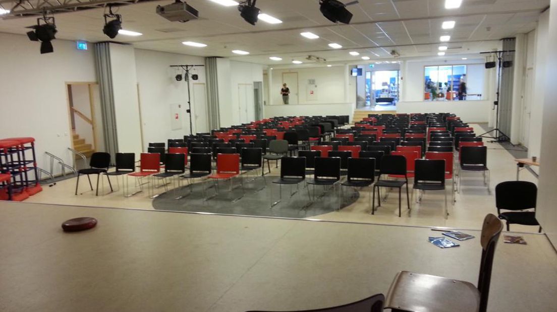 Een zaal van een multifunctioneel centrum in