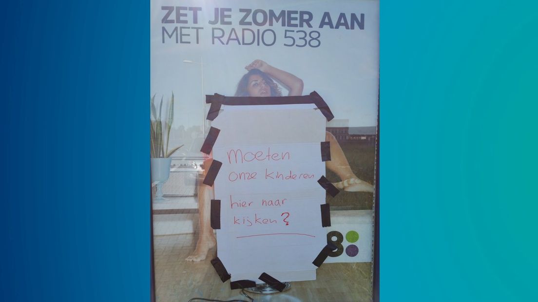 Bekladde reclameposter in Kampen
