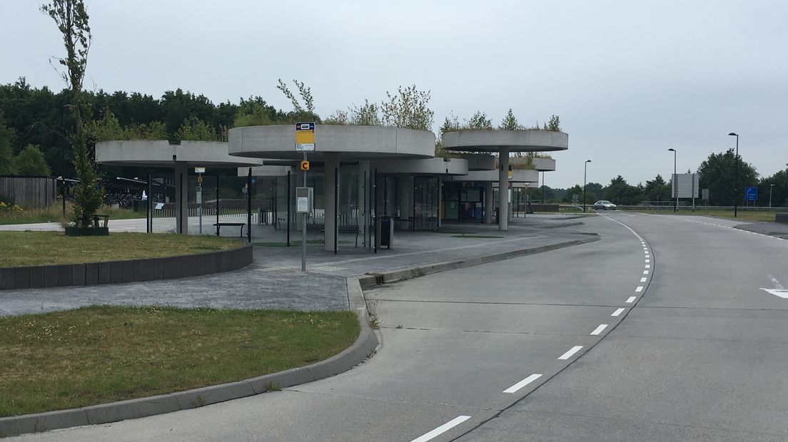 Een leeg OV-knooppunt bij Gieten (Rechten: Marjolein Lauret/RTV Drenthe)