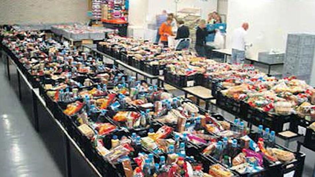 Voedselbank Enschede-Haaksbergen haalt ruim 400 kratten aan voedsel op bij deelnemende supermarkten