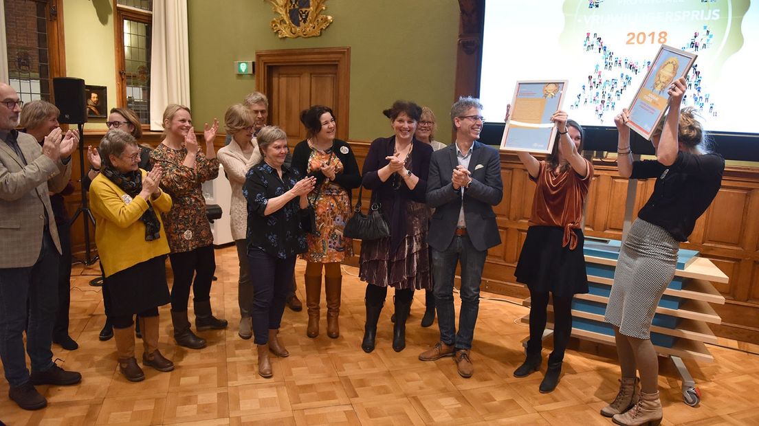 Personeel van zorgboerderij de Mikkelhorst is blij met de prijs