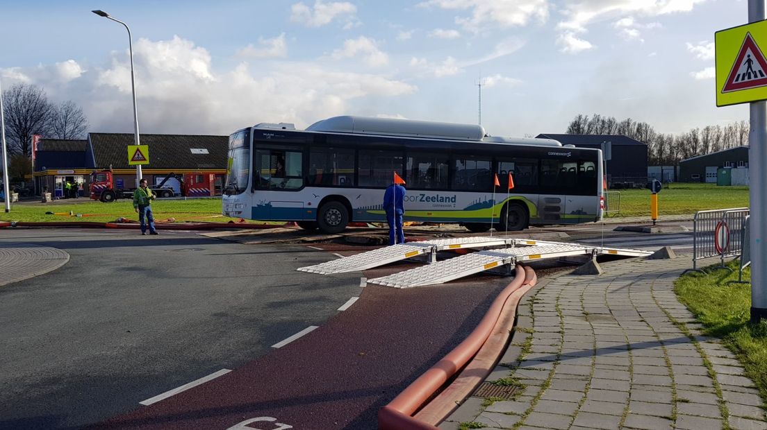 Bedrijf Sint-Maartensdijk uitgebrand, busvervoer hervat