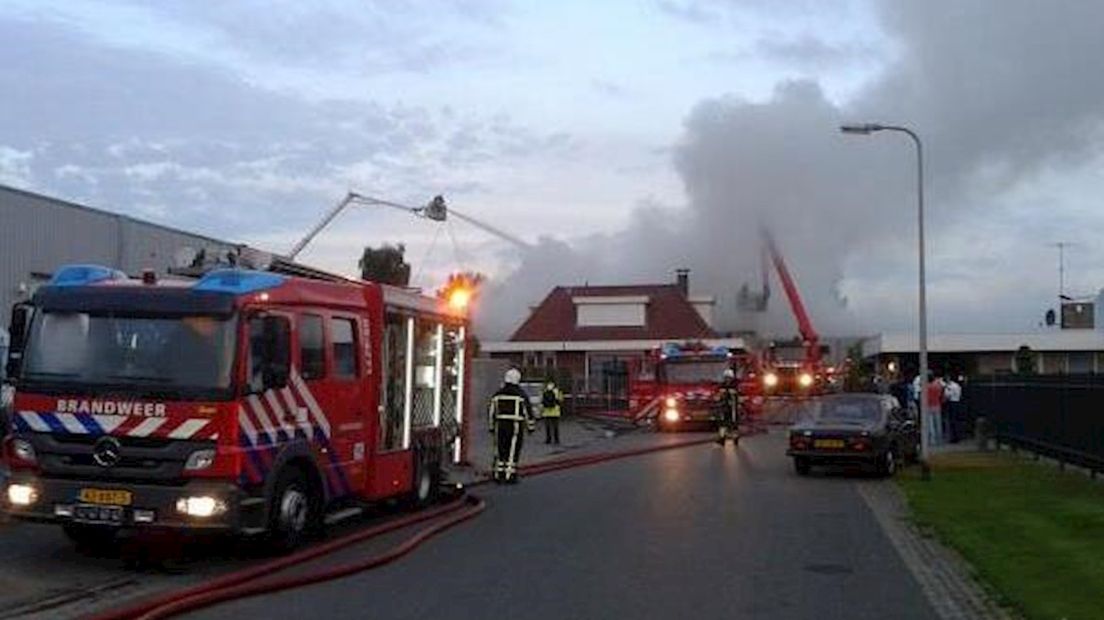 "Broei oorzaak grote brand bedrijfshal Esnchede