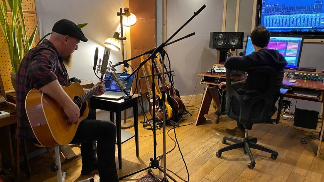 Edwin Jongedijk in de studio