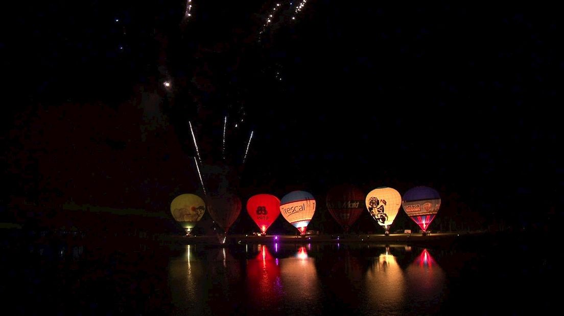 Nightglow tijdens Twente Ballooning in natuurgebied Het Hulsbeek in Oldenzaal druk bezocht