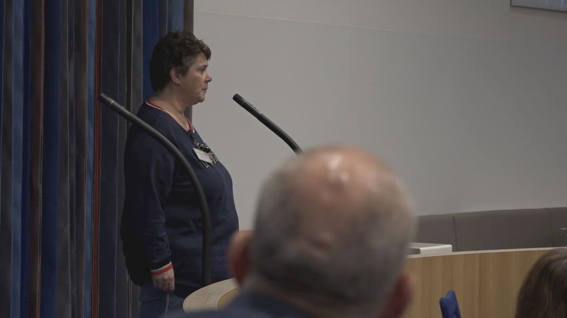 Monique van Baaren spreekt de gemeenteraad toe