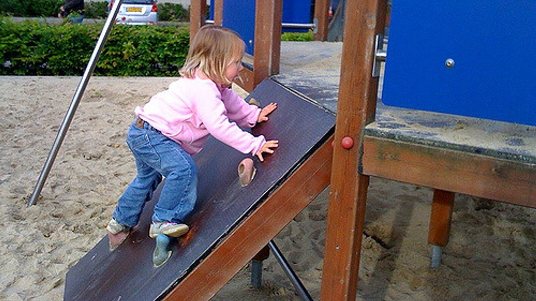 De kinderen uit Laag-Keppel spelen maar wat graag in de speeltuin aan de Van Pallandtlaan. En daarom houdt de gemeente Bronckhorst deze speeltuin open en mogen de kinderen zelfs een nieuw speeltoestel uitzoeken.