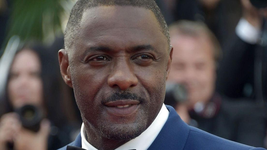 James Bond-kandidaat Idris Elba wil fierljeppen: "Die cursus wil ik hem dan wel geven" - Omrop Frysl