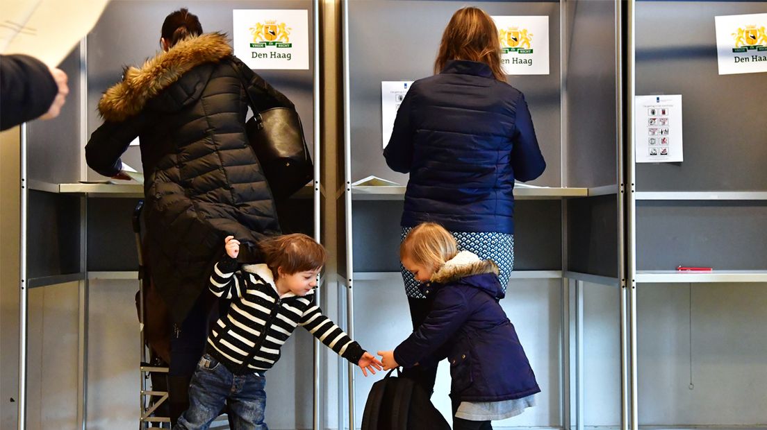 Stemmen in Den Haag tijdens de Tweede Kamerverkiezingen