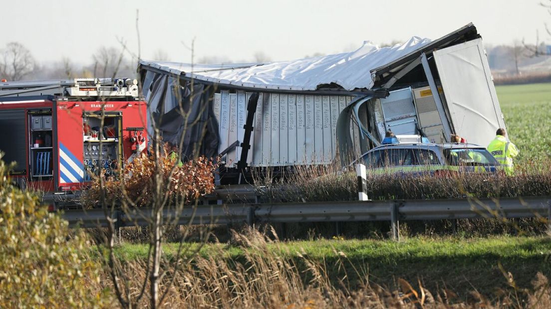 De gecrashte vrachtwagen