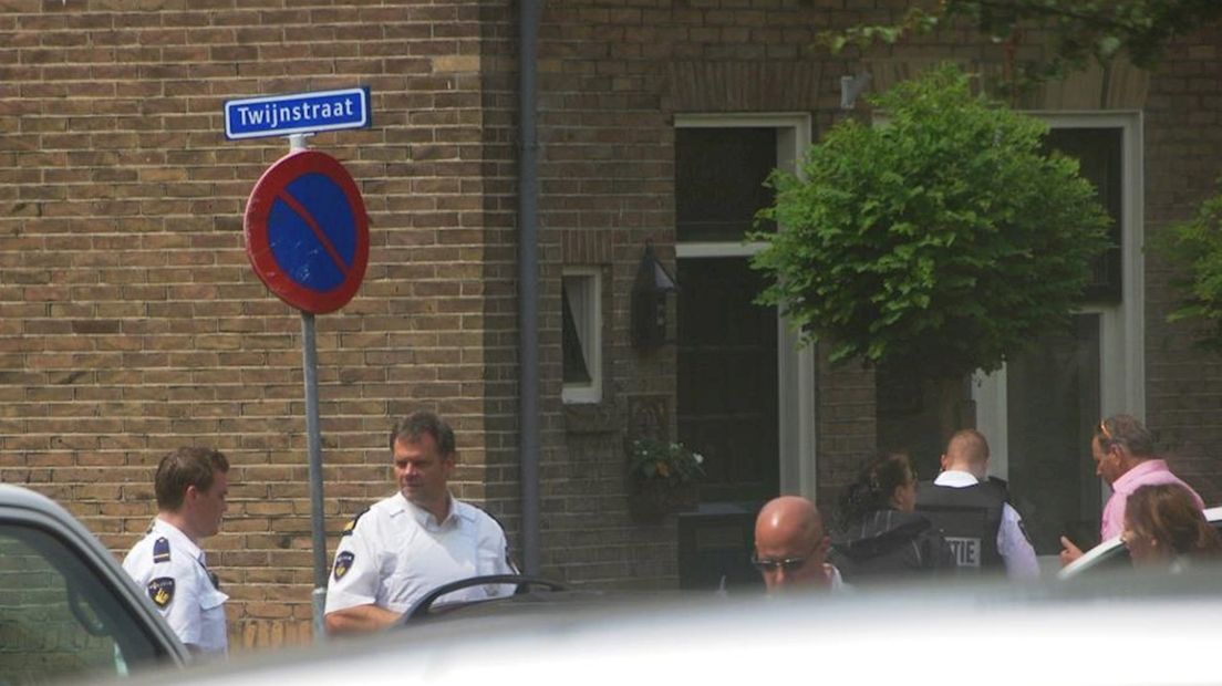 Politie in de Twijnstraat in Hengelo