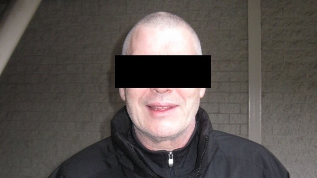 De politie verspreidde deze foto van de ontsnapte tbs'er Henk E.