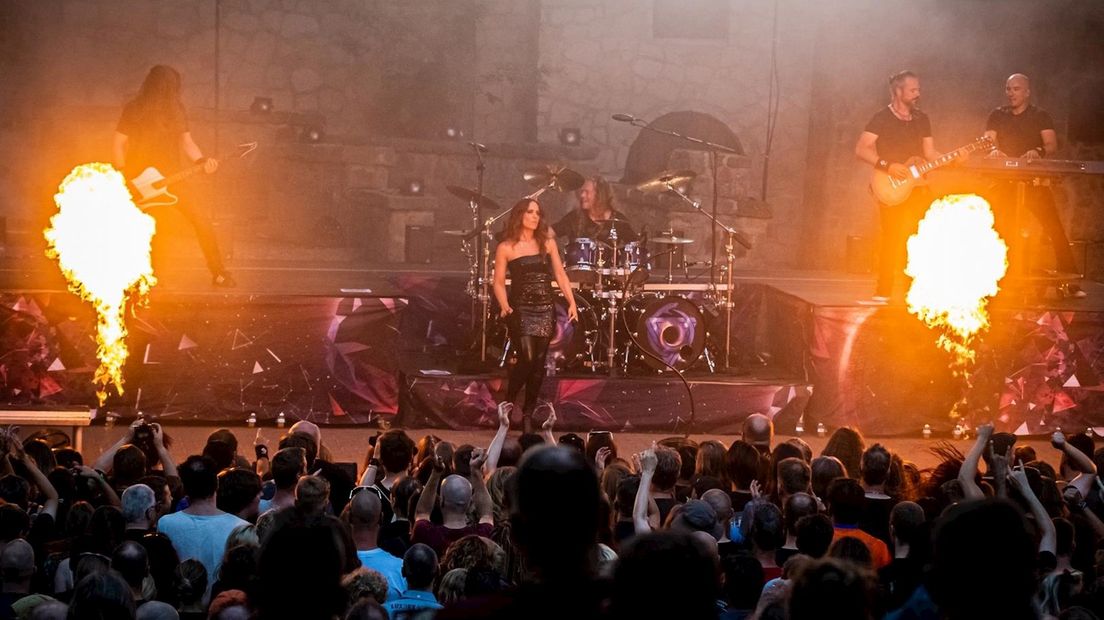 In beeld: Epica op Metropool Open Air in Hertme - RTV Oost
