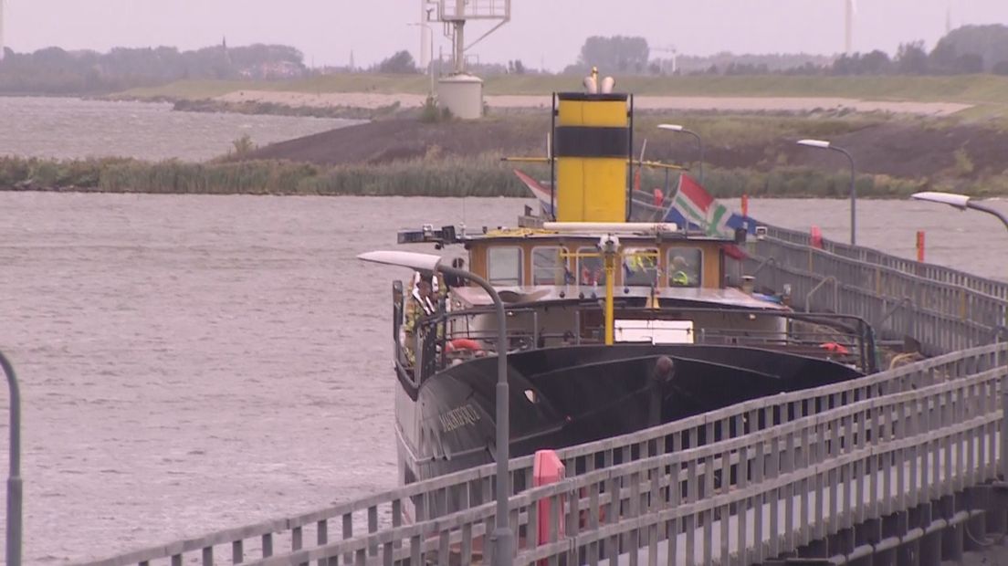 37 mensen van schip gehaald na brand