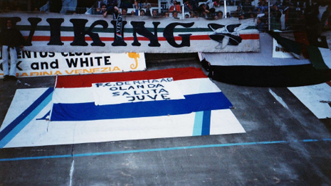 FC Den Haag-vlag in het stadion van Club Luik