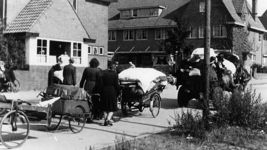 Zaterdag 23 september 1944, de zevende dag van operatie Market Garden. De Britten zijn in Arnhem verslagen, maar in Oosterbeek wordt nog zwaar gevochten. Verwacht wordt dat de geallieerden een nieuwe poging zullen wagen om de stad te veroveren. Daarom besluit de Duitse SS-Obersturmführer Helmut Peter op die dag dat alle burgers Arnhem voor maandag 25 september 20.00 uur verlaten moeten hebben. Het is het begin van de evacuatie van Arnhem.