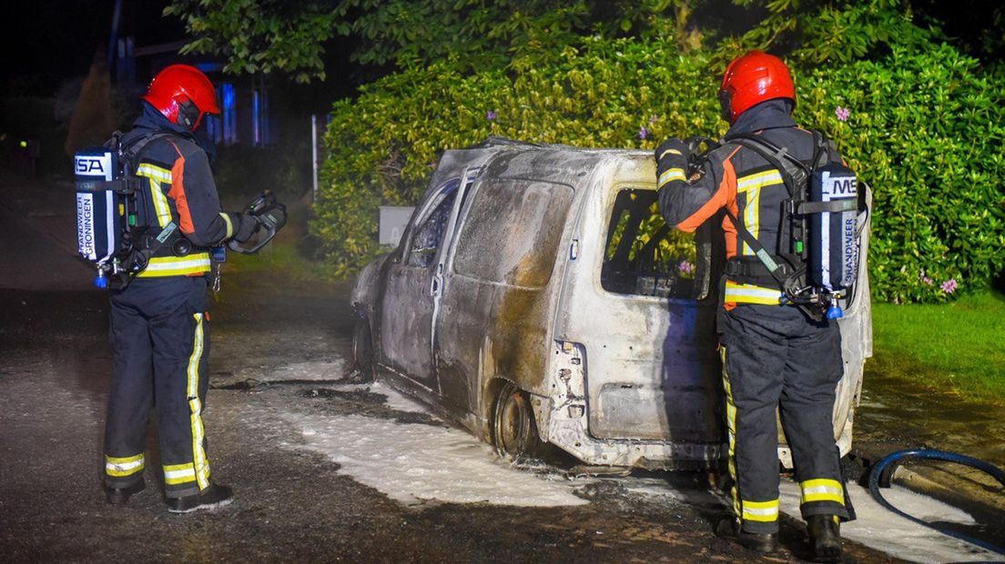 De auto brandde volledig uit