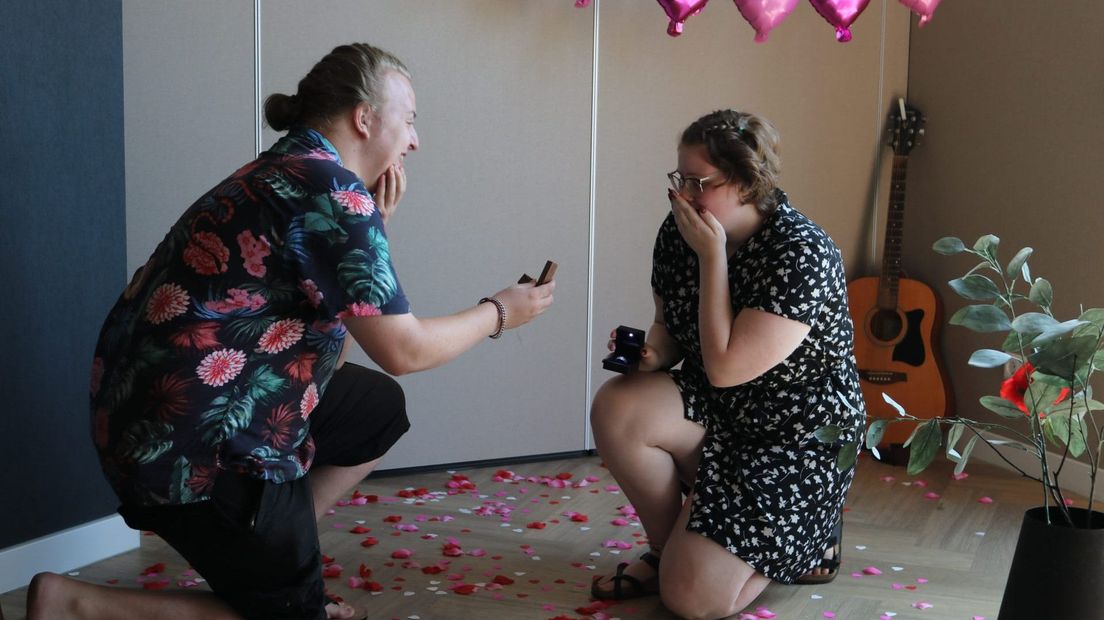 Adam en Katinka tegelijkertijd op één knie