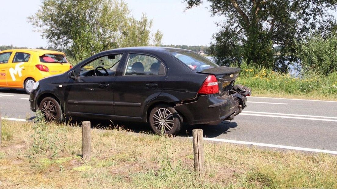 Gewonde bij kop-staartbotsing op N334 bij Wanneperveen - RTV Oost