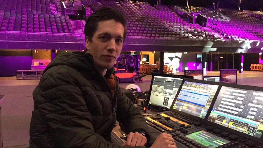 Leon Driessen aan het werk voor de Vrienden van Amstel