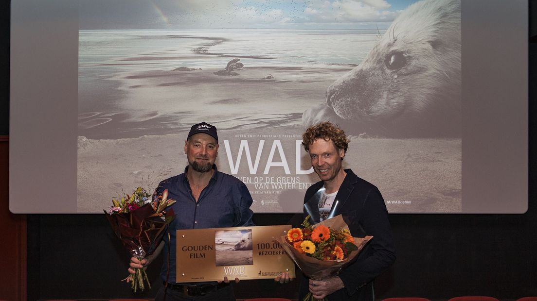 WAD-regisseurs Ruben Smit en Melchert Meijer zu Schlochtern met hun prijs