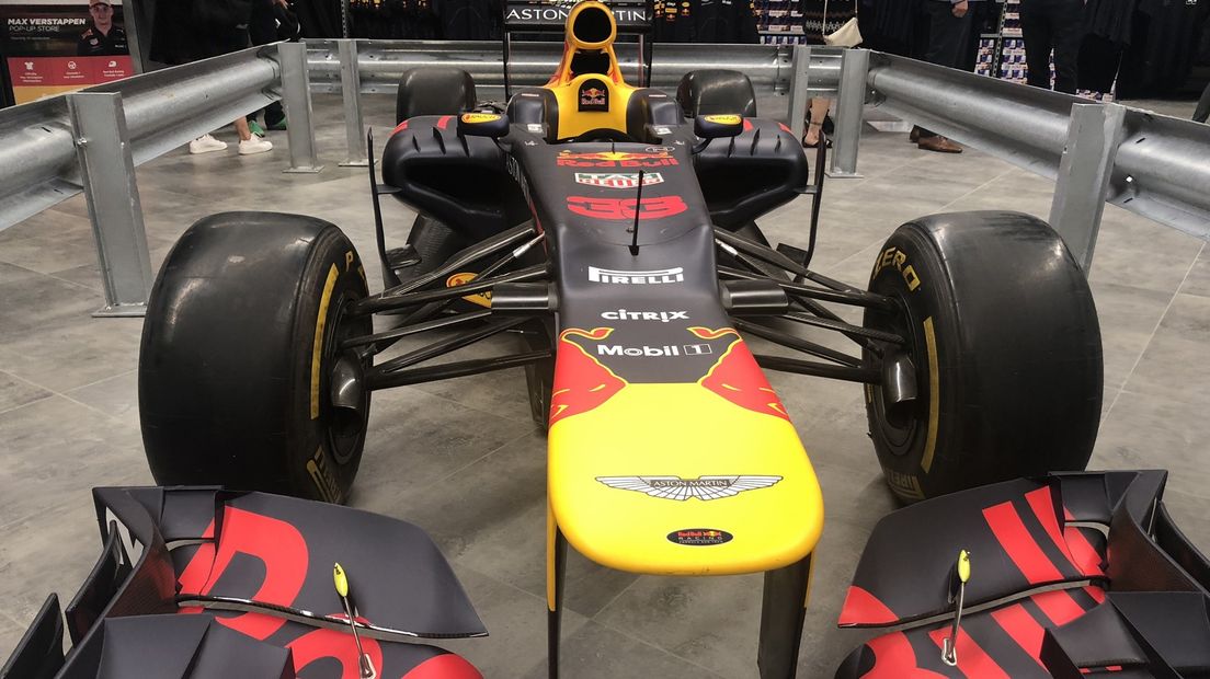 In de pop-up store staat ook een Formule 1-bolide van Red Bull