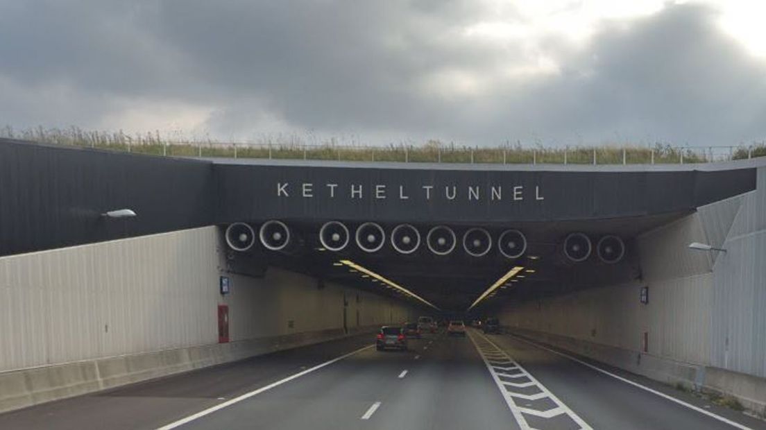 Kethel Tunnel Closed in Both Directions Due to Electric System Problems: Traffic Diversions and Long Jams in Rotterdam