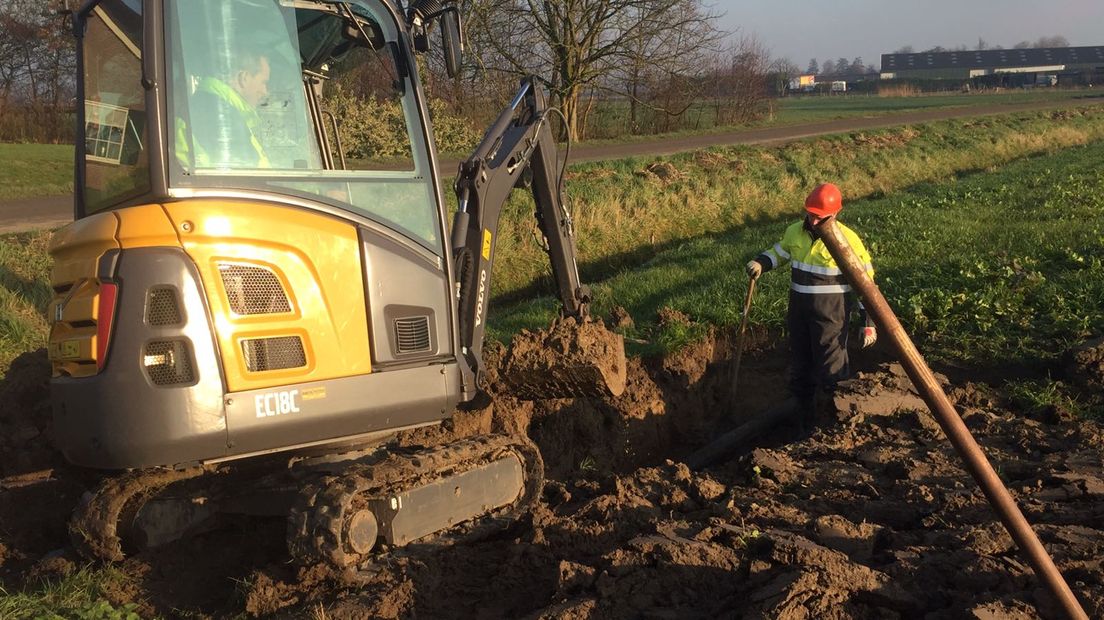Bijna alle inwoners van Rijswijk, een dorp in de gemeente Buren, zitten zonder gas. Er is een breuk in de gasleiding. Netbeheerder Liander werkt aan een oplossing. De Veiligheidsregio Gelderland-Zuid roept inwoners op elkaar te helpen, waar dat kan.